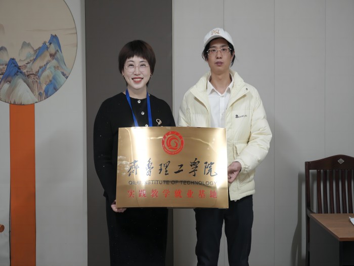 皇冠2最新官网与明宗浩影视基地开展访企拓岗活动